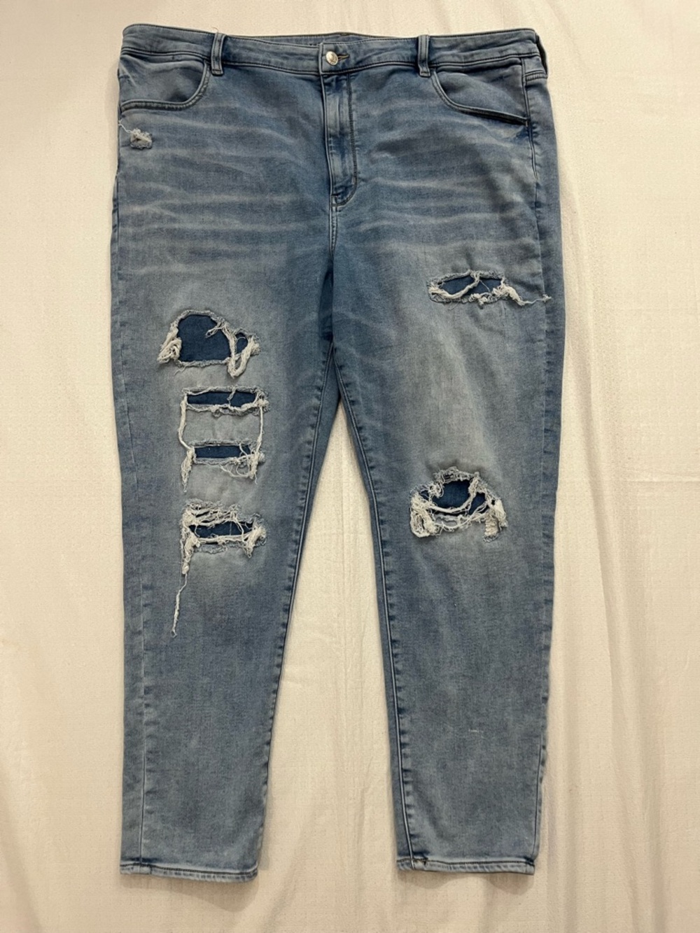 American Eagle Outfitters Light Wash Distressed Skinny Jeans size 22